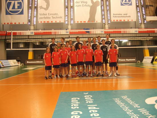 Unsere &bdquo;Wischmopp-Ballholtruppe&ldquo; zusammen mit den &bdquo;Youngstars&ldquo; des VfB Friedrichshafen.